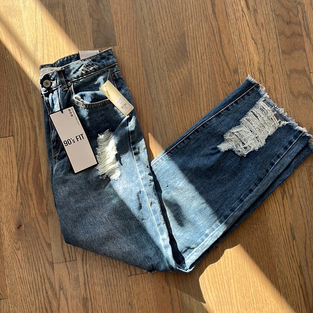 “90s” Distressed Jeans
